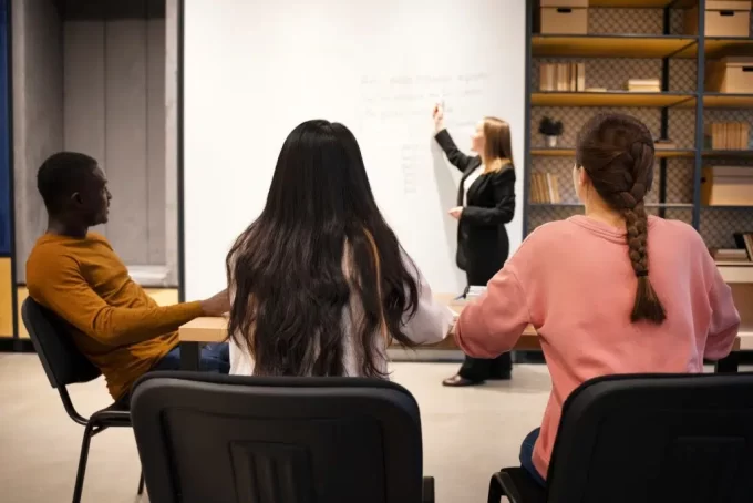 Plataforma Trampolim oferece 4,5 mil vagas em cursos profissionalizantes gratuitos