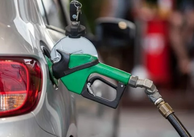 Petrobras reduz preço da gasolina em 4,9% a partir desta terça