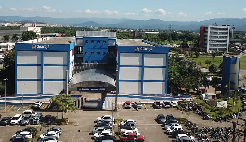 Guarujá antecipa 13º salário e injeta R$ 25 milhões