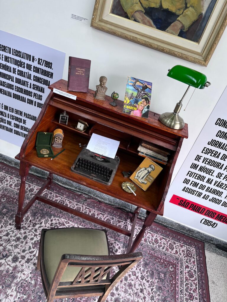 Acervo e objetos ligados à obra de Afonso Schmidt em exposição na Biblioteca Municipal