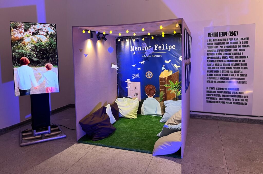 Espaço da exposição dedicado à obra Menino Felipe, de Afonso Schmidt