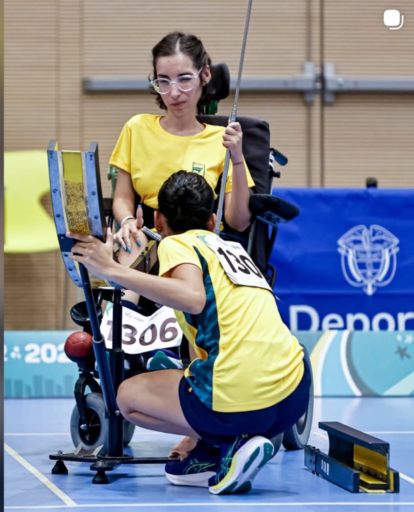 Débora Bargas durante disputa de bocha paralímpica nos Jogos Parasul-Americanos, na Colômbia.