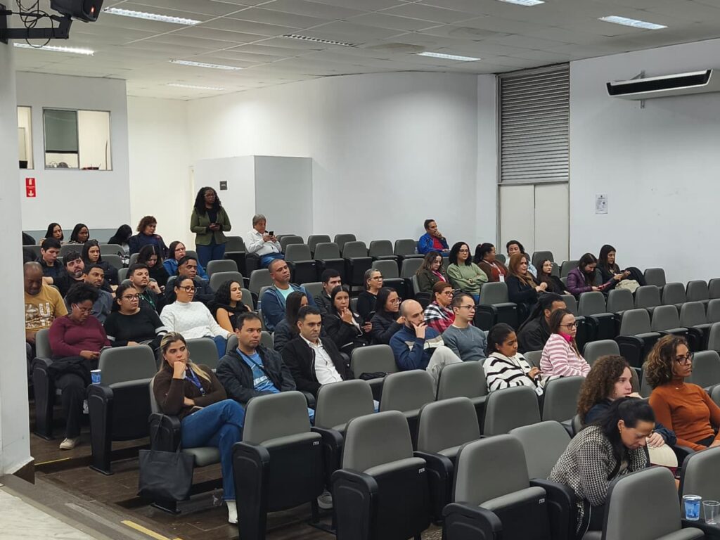 Servidores da Secretaria de Educação participam de treinamento em Cubatão