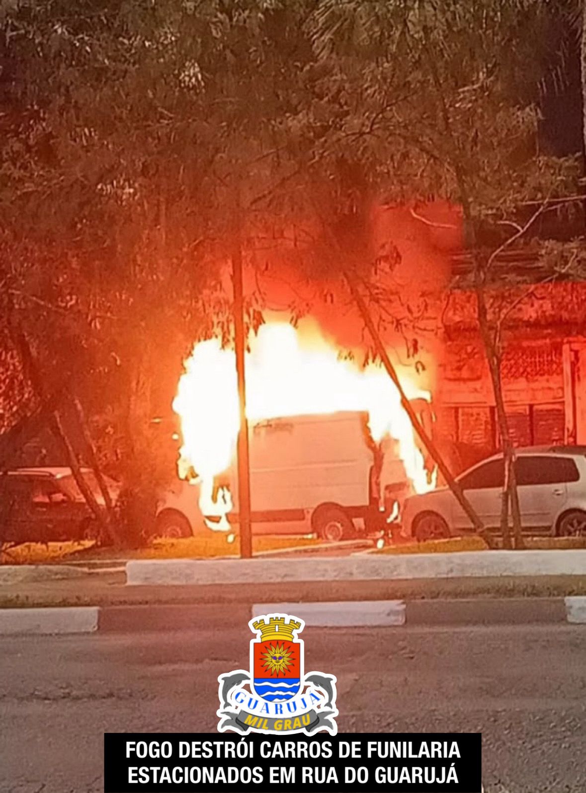 Incêndio destrói 4 carros de funilaria
