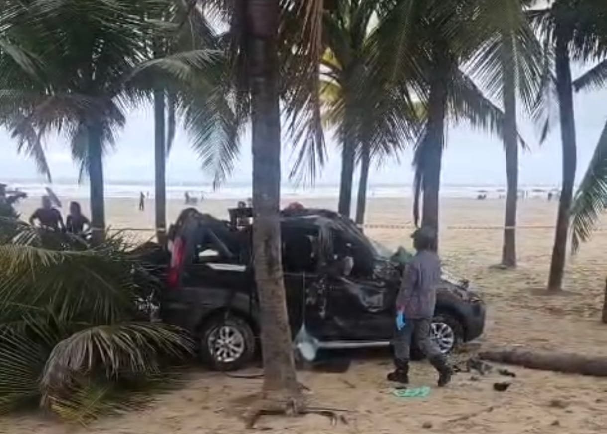 Motorista sofre mal súbito, perde controle do carro e capota na orla